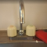 【1000円で解決】キッチンの水道が低いあなたへ。口径の違う蛇口取り付け方法も！