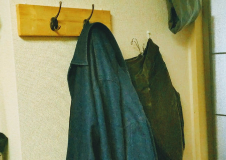 賃貸アパートでズボン・コートの壁掛けDIY